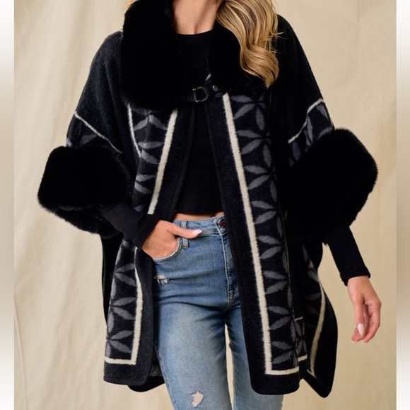 34 Fabulous Grey Black & Cream Floral Chain Pattern Poncho Jacket Black Faux Fur - Picture 5 of 6